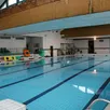 photo  le devenir de la piscine de candé (maine-et-loire) est un sujet qui fait du remous entre les habitants et les élus. 