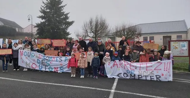 photo  une opération « portail fermé » a été organisée ce lundi 3 février 2025 devant l’école les lucioles de luceau.  &copy;  le maine libre 