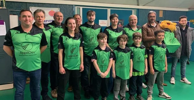 photo  le club de ping-pong de mulsanne a reçu ses nouveaux équipements.  &copy;  le maine libre 