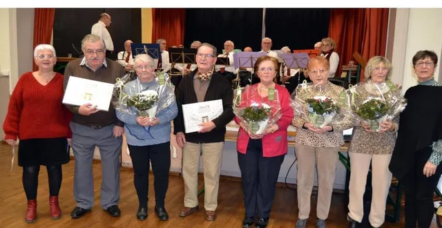 photo  une partie des membres honorés avec le bureau.  &copy;  le maine libre 