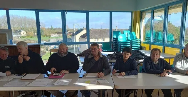 photo  le bureau de l’association avec le président étienne bouglé au centre.  &copy;  le maine libre 