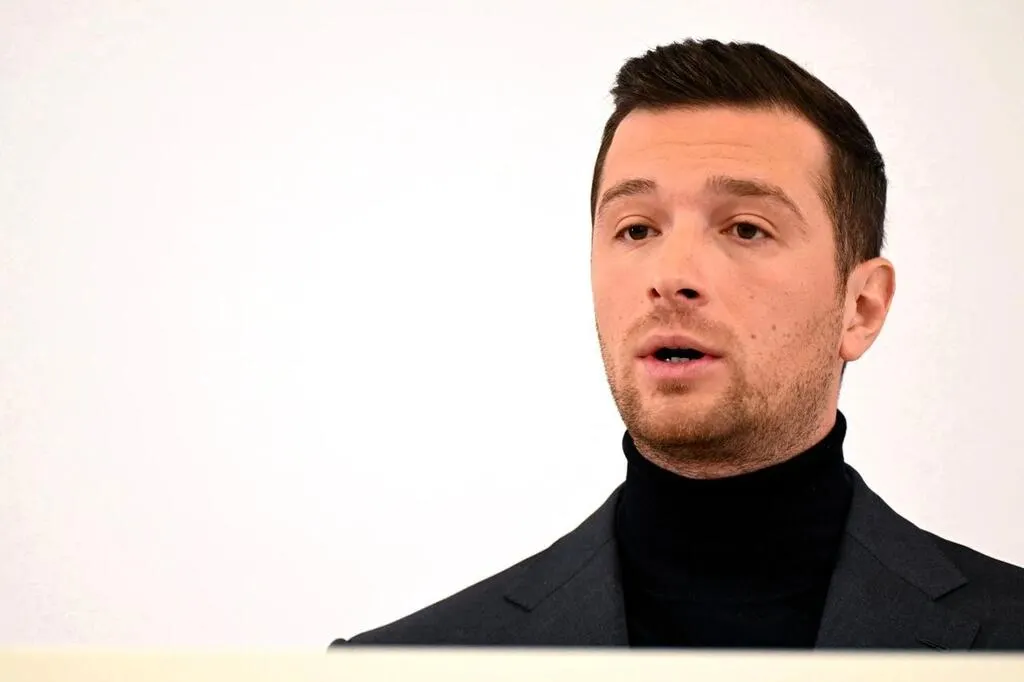 Censure le RN prendra sa décision mercredi, Jordan Bardella s’inquiète d’une