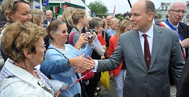 photo  le prince albert ii de monaco a déjà visité la ville de matignon sur les traces de ses ancêtres, en 2012.  ©  archives marc ollivier, ouest-france 