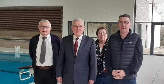 photo  jannick niel, vice président aux finances, didier reveau, président de la communauté de communes du perche émeraude, patricia edet vice-présidente à la solidarité et aux sports, david lagache, directeur régional des opérations de la société récréa lors de la visite du centre aquatique communautaire, le 31 janvier 2025.  &copy;  ouest-france 