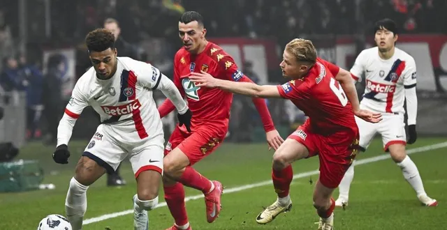 photo  fin de parcours pour le mans fc qui perd la tête haute face au psg.  &copy;  le maine libre - denis lambert 