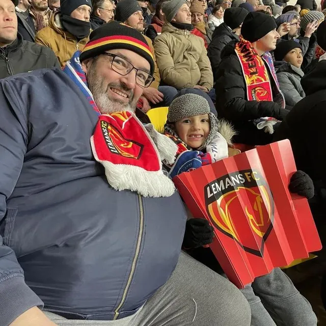 photo les manceaux nicolas et diego, 6 ans, dans les tribunes du stade marie-marvingt.  ©  ouest-france