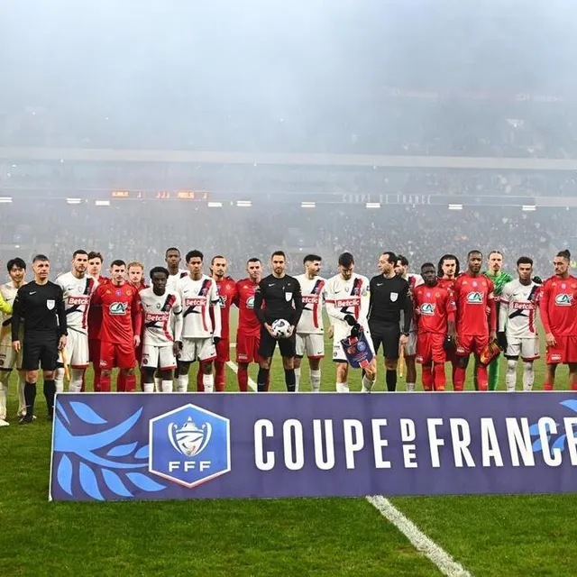 photo les deux équipes avant ce huitième de finale de coupe de france.  ©  franck dubray / ouest france