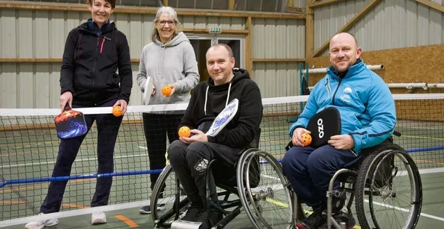 photo  à droite, mickaël rousseau, l’entraîneur de la discipline, aux côtés de troislicenciés du club.  &copy;  ouest-france 