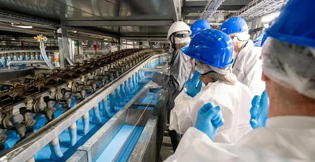 photo  les dirigeants du groupe medicom à la tête de l’usine sarthoise de gants accueilleront ce vendredi, les représentants de l’organisation patronale.  &copy;  le maine libre 