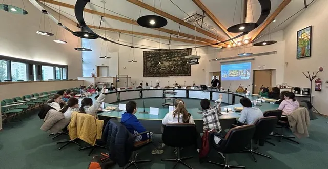 photo  ce mercredi 5 février 2025, le conseil municipal des enfants de la flèche (sarthe) a notamment abordé la question de sa collecte en faveur des enfants de mayotte. un container sera expédié ces prochaines semaines.  &copy;  ouest-france 