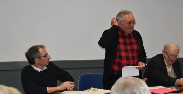 photo  michel zinader a présidé son dernier comice cantonal de conlie. à gauche, pierre richard qui a été élu pour lui succéder.  &copy;  le maine libre 