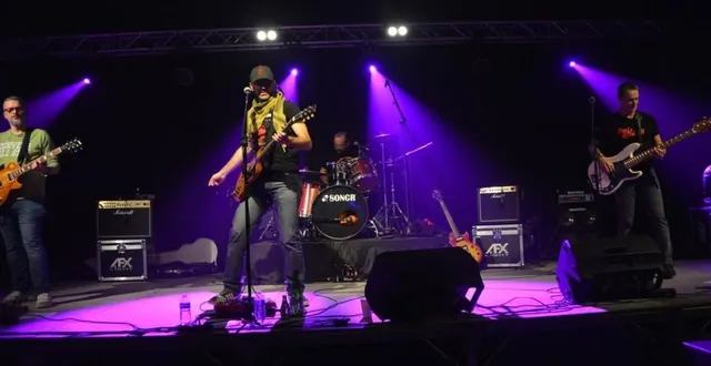 photo  le groupe pas le vendredi a une nouvelle fois enflammé la scène.  &copy;  le maine libre 