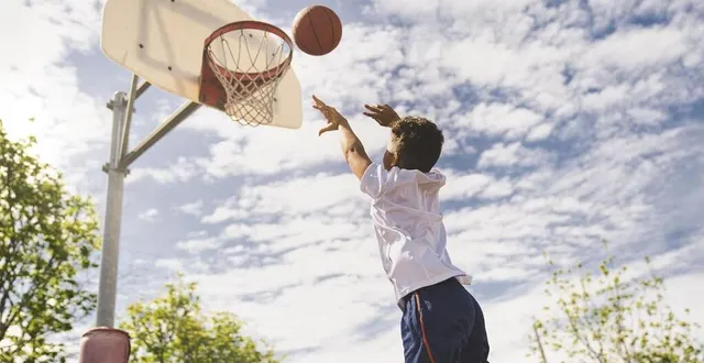 photo  en 2025, deux terrains de basket vont être construits, plaine launay à allonnes (sarthe).  &copy;  getty images/istockphoto 