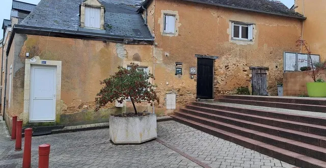 photo  ce bâtiment sera rénové pour en faire un logement. sur l’arrière se greffera une salle associative.  &copy;  ouest-france 