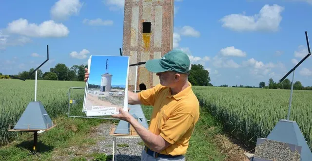 photo  patrick marie a proposé pendant une dizaine d’années des ateliers conférences au pied du seul vestige d’un télégraphe chappe en normandie, la tour du buat à saint-michel-thubeuf (orne).  &copy;  archives ouest-france 