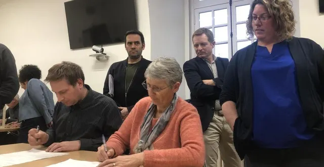 photo  à l’issue du dépouillement, les résultats ont été proclamés par le préfet : la liste fdsea-ja conserve la chambre.  &copy;  le maine libre 