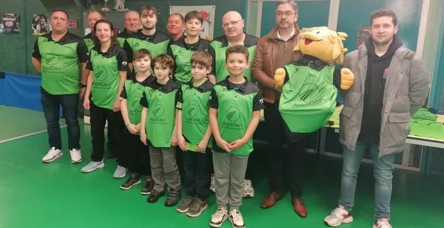 photo  les joueurs ont tous reçu des nouveaux maillots dédiés à leur association.  &copy;  ouest-france 