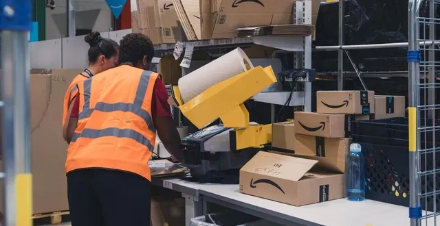 photo  la validation du projet d’installation d’amazon en eure-et-loir ne compromet pas pour autant le dossier sarthois, selon le département.  &copy;  afp 