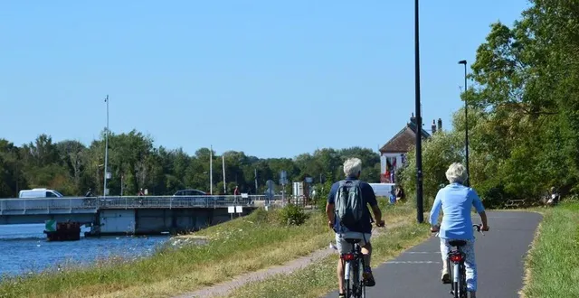 photo  le festival international du voyage à vélo a lieu les 8 et 9 février, au palais des congrès et de la culture, au mans.  &copy;  archives ouest-france 