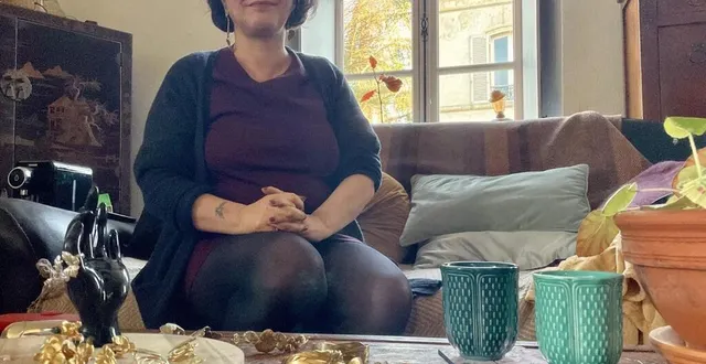 photo  récemment installée dans l’ancien relais postal de montmirail, laurence gossart, alias gabrielle d’or, confectionne des bijoux quasi sur mesure.  &copy;  le maine libre 