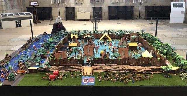 photo  les dernières pièces sont apportées au village gaulois, dans la chapelle du château d’angers (maine-et-loire).  &copy;  ouest-france 