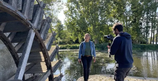 photo  l’animatrice julie hattu, ici en tournage au moulin d’ignières, ancienne propriété de marcel pagnol, à parcé-sur-sarthe.  &copy;  les nouveaux jours productions 