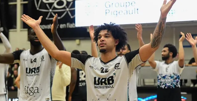 photo  sur le gong, kameronn selebangue a offert la victoire à l’union rennes.  &copy;  jocelyne régent 