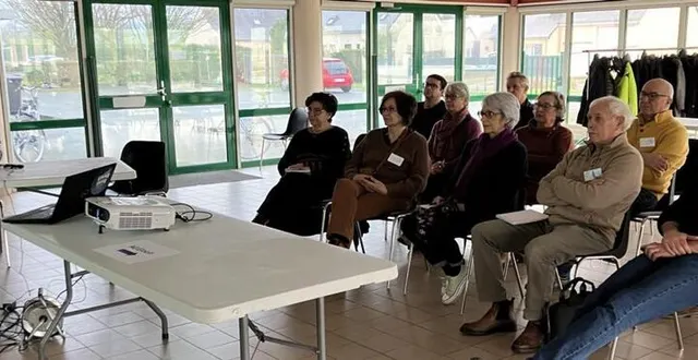 photo  une vingtaine de personnes ont créé élocit.  &copy;  ouest-france 