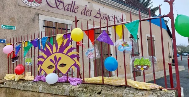 photo  un bourg plein de couleurs.  &copy;  ml 