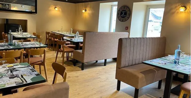 photo  florian deniau va acheter le fonds de commerce. la salle de restaurant peut dorénavant accueillir un peu plus de convives.  &copy;  le maine libre 