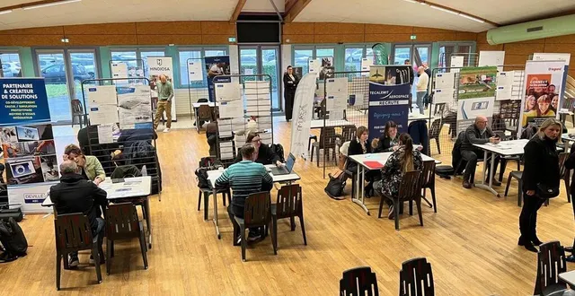 photo  la plupart des salariés de meral étaient présents pour rencontrer des entreprises du secteur.  &copy;  mairie d’aubigné-racan 