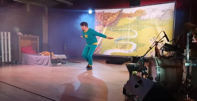 photo  le spectacle tiré du livre-album « l’odyssée nocturne de charlie » entièrement imaginé par théodore cailleau, commence sa vie sur scène.  &copy;  théodore cailleau 