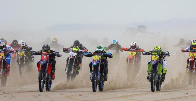 photo  le départ de la course d’enduropale sur la plage du touquet en 2023.  ©  andre ferreira / afp 