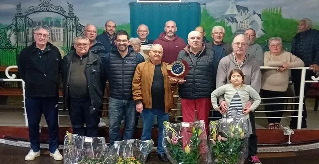 photo  samedi 1er février à 15 heures, avait lieu la finale du challenge hestia kazalis à la société du milieu. la troisième édition de ce challenge, du nom de la résidence seniors située à mazé, a réuni 32 équipes représentant toutes les sociétés de la commune. l’équipe de jean mâchefer et patrice depoué l’a emporté face à l’équipe de jean-claude debien et eric jubeau, sur le score de 12 à 8. le trophée sera ainsi conservé pour un an par la société du milieu. le responsable du challenge a déjà confirmé la tenue d’une quatrième édition l’année prochaine.  &copy;  co 