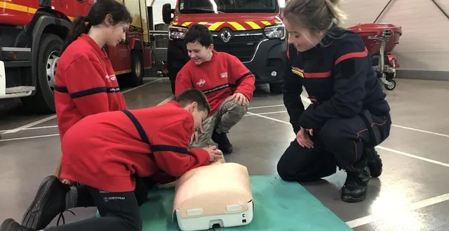 photo  beaufort-en-anjou, le 5 février 2025. les cadets de la sécurité civile du collège molière ont répété des exercices de secourisme au centre de secours des sapeurs-pompiers. les quinze collégiens participant à ce dispositif ont tous été formés au secourisme en novembre dernier.  &copy;  co – christophe ricci 