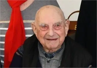 photo  charles cousin, 102 ans, assiste assidûment aux réunions de trois clubs d’aînés.  &copy;  le maine libre 