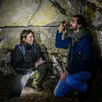 photo manuel et morgane emmènent leur groupe dans des petites cavités, cachées mais plutôt faciles d’accès.