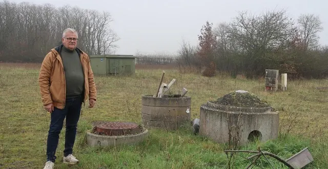 photo  sermaise (maine-et-loire), le 3 février 2025. le maire gildas marek se désole de voir ce terrain en friche où le bailleur social podeliha devait construire tout un lotissement… il y a 14 ans.  &copy;  co – agathe le nueff 