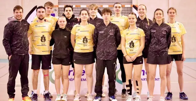 photo  alençonnais et choletais posent juste avant la rencontre.  &copy;  ouest-france 