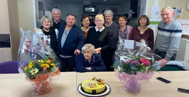 photo  jeanne roussel aux côtés de ses neveux et nièces.  &copy;  ouest-france 