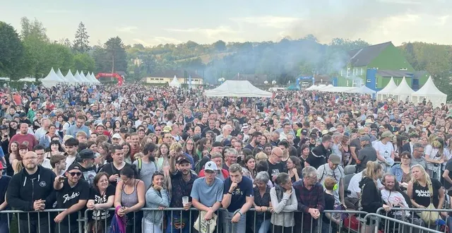 photo  parmi les temps forts du festival des extraverties en suisse normande (calvados) : les concerts du soir. en 2024, la tête d’affiche était les fatals picards.  &copy;  archives ouest-france 