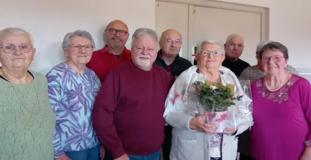 photo  de gauche à droite : gilberte berthault, annick chauveau, alain villain, michel collée, michel chauveau, micheline chevreuil, roger, horpin et colette métivier.  &copy;  le maine libre 