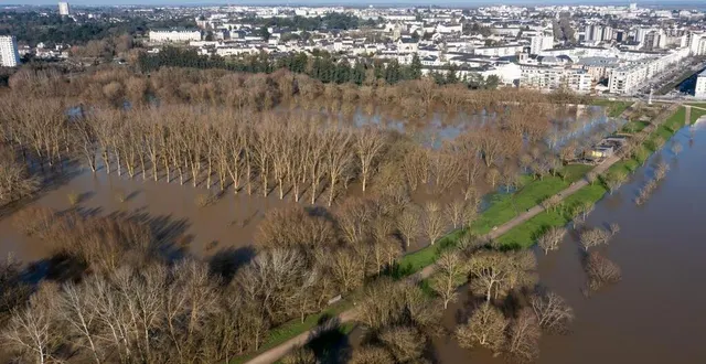 photo  angers le 13 janvier 2025. une vue aérienne du parc balzac inondé aux abords de la maine.  &copy;  co – josselin clair 