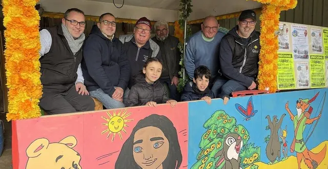 photo  une partie des jeunes et moins jeunes organisateurs du carnaval de précigné dans un char décoré sur le thème de l’édition 2025 : disney.  &copy;  ouest-france 