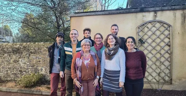 photo  l'équipe de yapuka dont guillemette audureau, au centre, et sophie nourrisson, à droite.  &copy;  yapuka. 