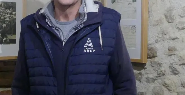 photo  après son exposition de vieilles photos, philippe hirsch organise des ateliers à la galerie du bout du pré.  &copy;  ouest-france 