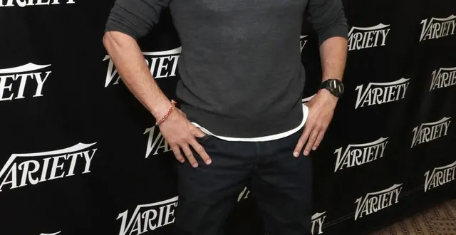 photo  martin henderson, ici le 13 mars 2022 à austin, au texas (états-unis), est l’acteur principal de la série « virgin river », diffusée sur la plateforme netflix.  &copy;  astrid stawiarz / archives getty images via afp 