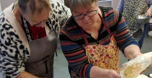 photo  les habitants ont pu tester les recettes de sandrine liger.  &copy;  ouest-france 