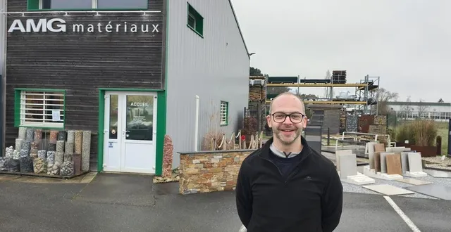 photo  thomas grenet, le nouveau directeur, devant les locaux d’amg.  &copy;  ouest-france 