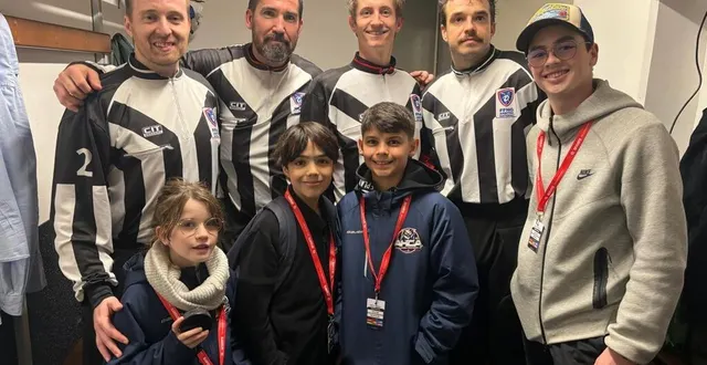 photo  quatre jeunes de l’académie angevine ont été en immersion avec les arbitres lors d’un match de ligue magnus.  &copy;  dr 